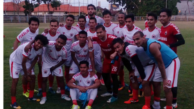 Skuat Persija Jakarta usai berlatih di Lapangan Gelora Samudera Kuta, Bali