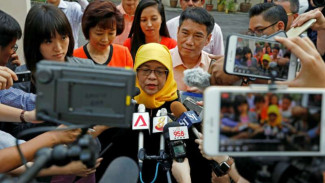 Perempuan Muslim Jadi Presiden Singapura