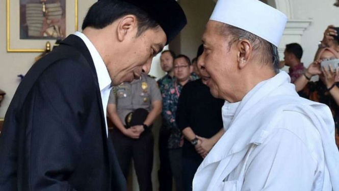 Presiden Joko Widodo melayat ke rumah mantan Wapres Hamzah Haz