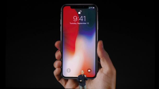 Wakil Presiden Senior Apple Inc. untuk pemasaran global, Phil Schiller memperkenalkan iPhone X di Cupertino, California, AS, 12 September 2017.
