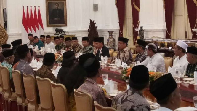 Presiden Jokowi dan Ulama Jawa Tengah di Istana Negara, Rabu, 13 September 2017.