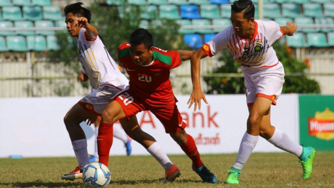 Aksi pemain Timnas Indonesia U-19