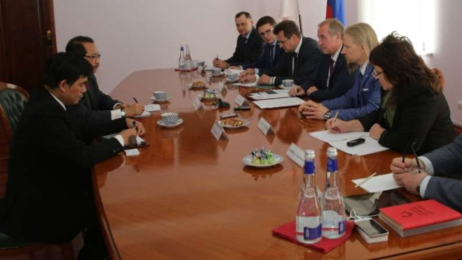 Dubes RI, M Wahid Supriyadi, bertemu Gubernur Irkutsk di Rusia, Sergey Levchenko. 