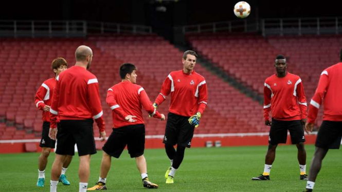 Latihan FC Koeln jelang menghadapi Arsenal