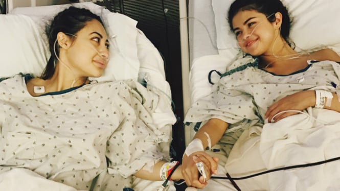 Selena Gomez saat menjalani  transplantasi ginjal.