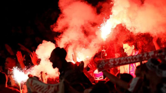 Suasana penonton laga Liga Europa, Arsenal vs FC Koeln di Emirates Stadium.