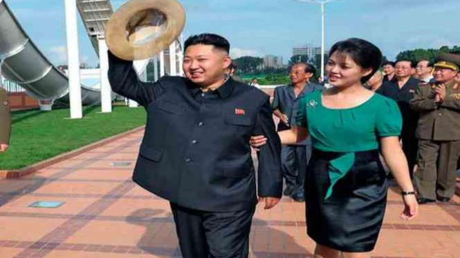 Kim Jong-un dan istrinya Ri Sol Ju.