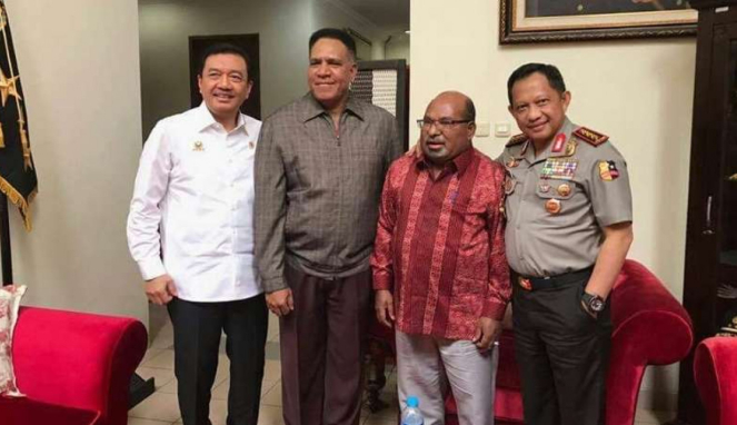 Kepala BIN Budi Gunawan, Kapolri Jenderal Tito Karnavian dan Gubernur Papua