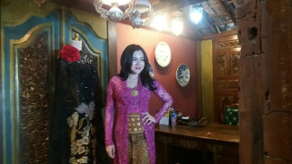 Vicky Shu Makin Cantik Saat Midodareni