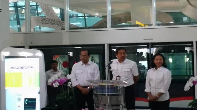 Menhub, Menteri BUMN dan Dirut AP II resmikan Skytrain