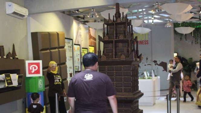 Miniatur Candi Cangkuang dari cokelat