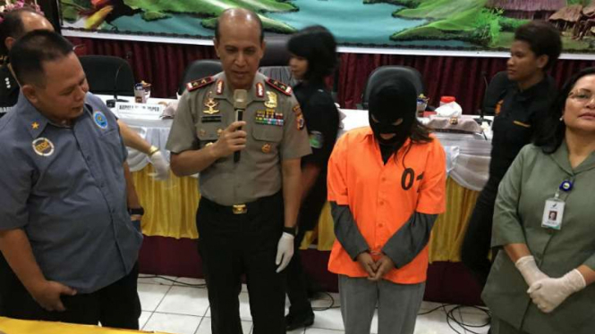 Kepala Polda Papua, Inspektur Jenderal Polisi Boy Raffly, dalam konferensi pers tentang pengungkapan peredaran obat PCC di Jayapura pada Senin, 18 September 2017.