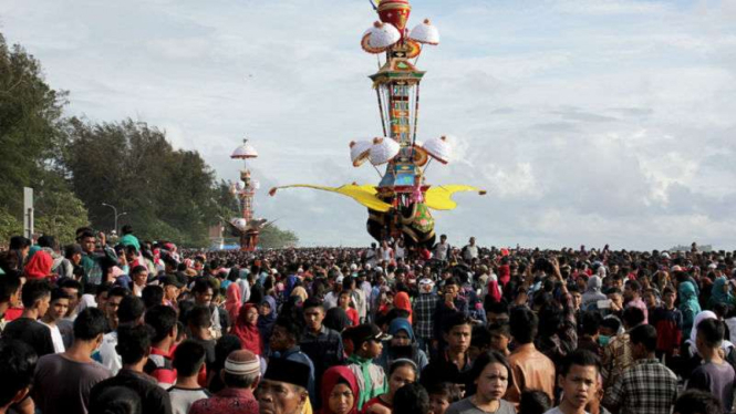 Dokumentasi festival budaya Tabuik di Kota Pariaman, Sumatera Barat, pada 2016.