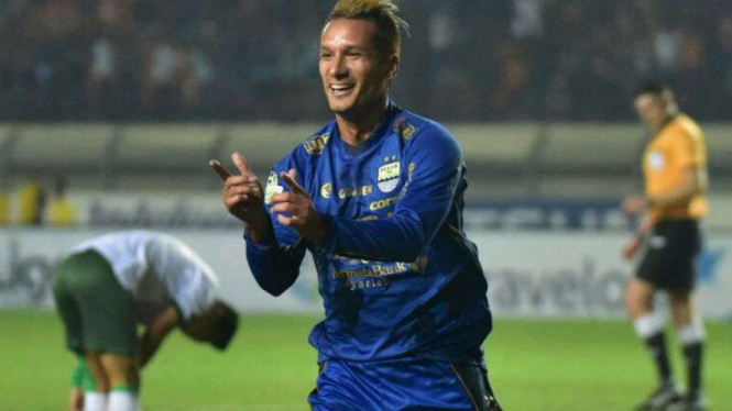 Gelandang Persib Bandung,  Raphael Maitimo