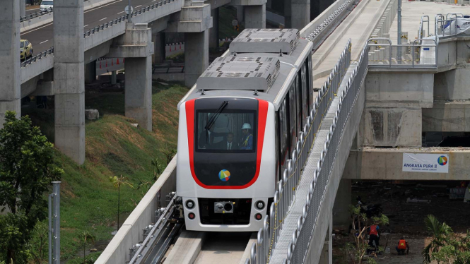 Skytrain Bandara Soekarno Hatta di Tangerang