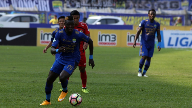 Striker Persib Bandung, Ezechiel N'Douassel