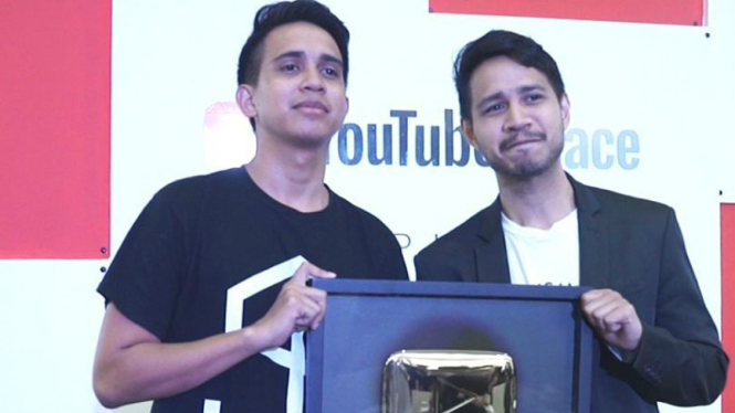 YouTuber Golden Play Button dua bersaudara Andovi dan Jovial da Lopez