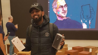 Pembeli Pertama di Inggris Kecewa Produk iPhone 8