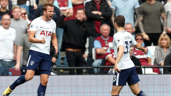 Penyerang Tottenham Hotspur, Harry Kane (kiri)