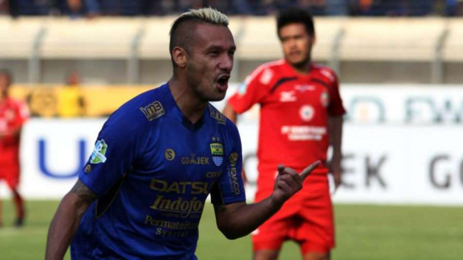 Pemain Persib Bandung, Raphael Maitimo.