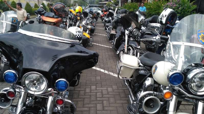 Puluhan motor Harley Davidson di Cilandak Town Square Mall