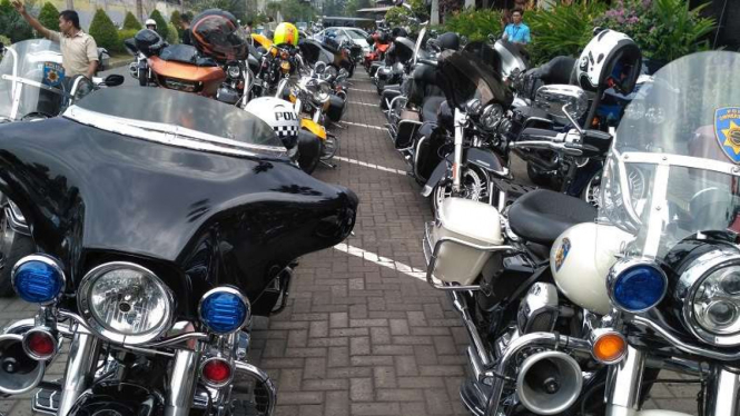 Puluhan motor Harley Davidson di Cilandak Town Square Mall