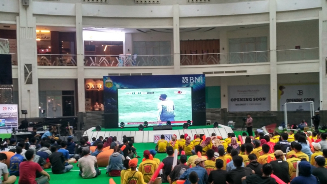 Suasana nonton bareng Persib Bandung vs Bhayangkara FC