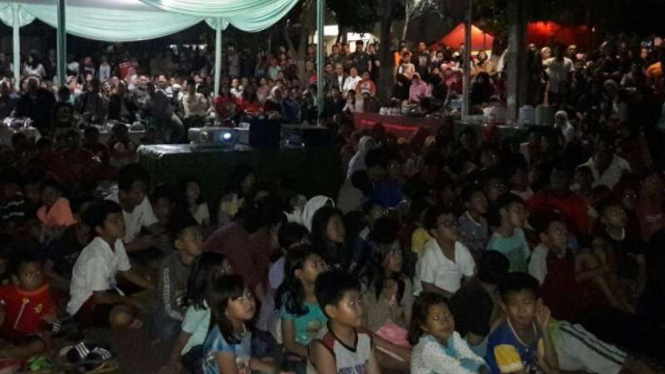 Nobar Film G30 S PKI di Garut, Jawa Barat.