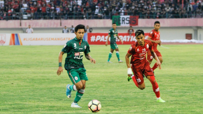 Pertandingan Persis Solo vs PSS Sleman.