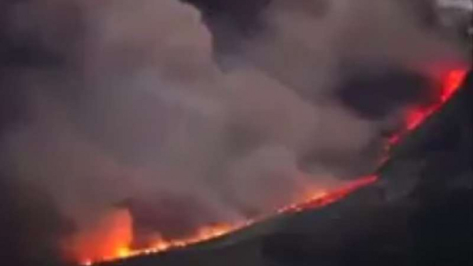Repro video hoaks gunung meletus.