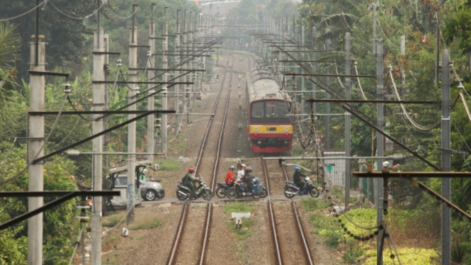 Perlintasan Kereta Api Tanpa Palang Otomatis