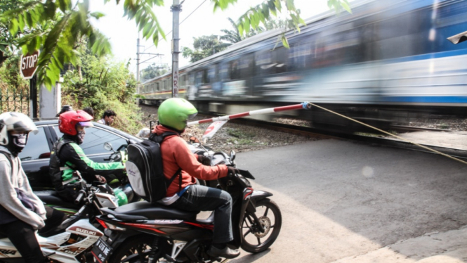 Perlintasan Kereta Api Tanpa Palang Otomatis