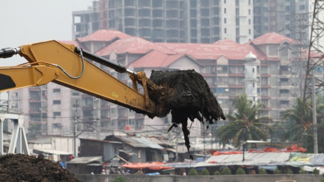 Antisipasi Meluapnya Banjir Kanal Barat