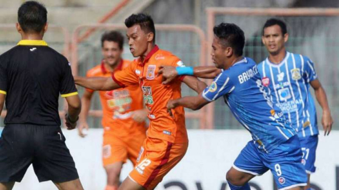 Duel Pusamania Borneo FC vs Persiba Balikpapan