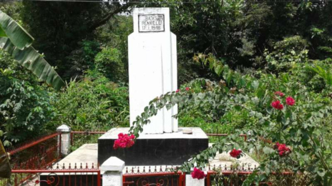 Tugu Renville di Kabupatan Pesisir Selatan, Sumatera Barat.