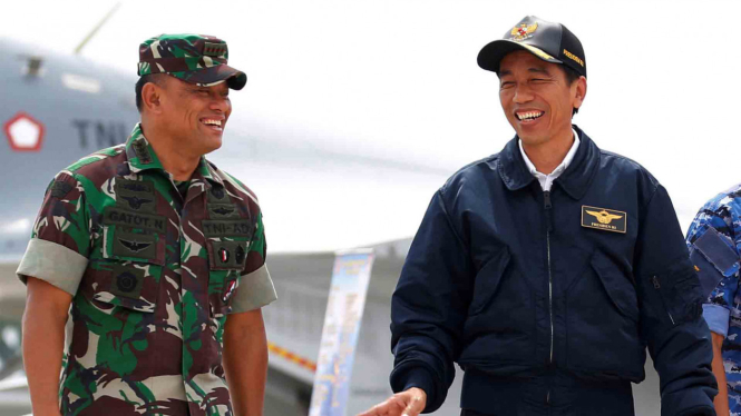 Mantan Panglima TNI Gatot  Nurmantyo dan Presiden Joko Widodo.