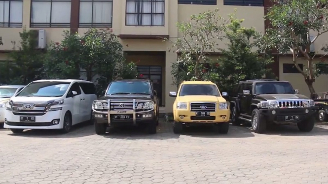Empat mobil mewah Bupati Kutai Kartanegara diamankan KPK
