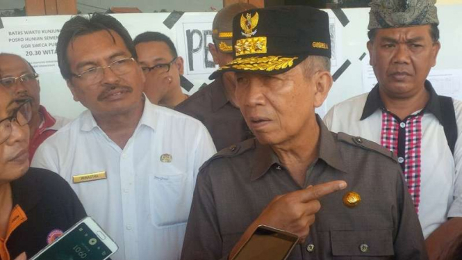 Gubernur Bali, I Made Mangku Pastika.
