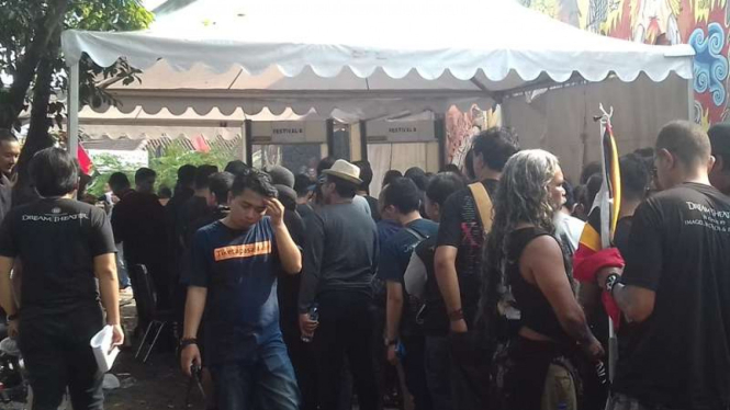 Antrean konser JogjaRockarta dan Dream Theater