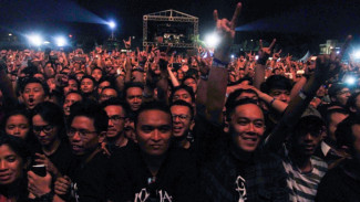 We Want More, Pekik Penonton di Konser Dream Theater