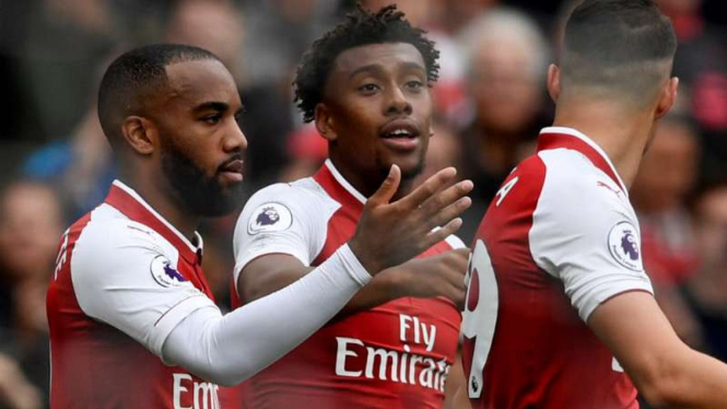 Pemain Arsenal rayakan gol Alex Iwobi