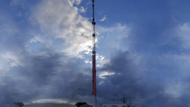 Menara telekomunikasi di Pulau Liran