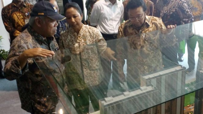 Menteri BUMN  dan Menteri PUPR saat resmikan TOD di Stasiun Pondok Cina.