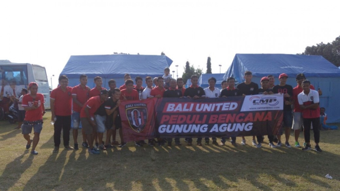 Bali United peduli pengungsi Gunung Agung