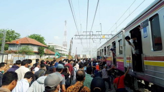 KRL Anjlok Dievakuasi, Bogor-Angke Baru Normal Sore Nanti