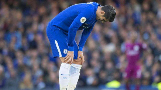 Bomber Chelsea, Alvaro Morata saat menderita cedera