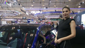Kisah Model Cantik Uzbekistan Cari Uang di Indonesia