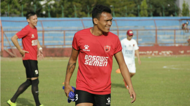 Striker PSM Makassar, Ferdinan Sinaga saat berlatih.