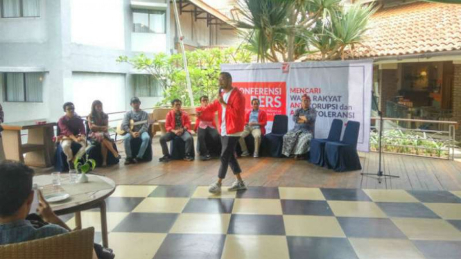 Giring Ganesha Djumaryo alias Giring Nidji bicara soal bahaya laten komunisme dalam sebuah forum diskusi Partai Solidaritas Indonesia Jawa Barat di Bandung pada Rabu, 4 September 2017.
