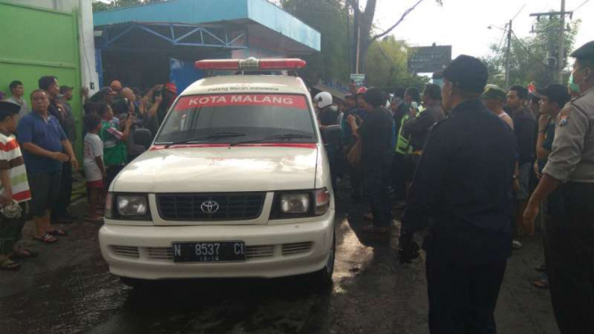 Kebakaran di sebuah pabrik di Jalan Raya Candi V, Karangbesuki, Sukun, Malang